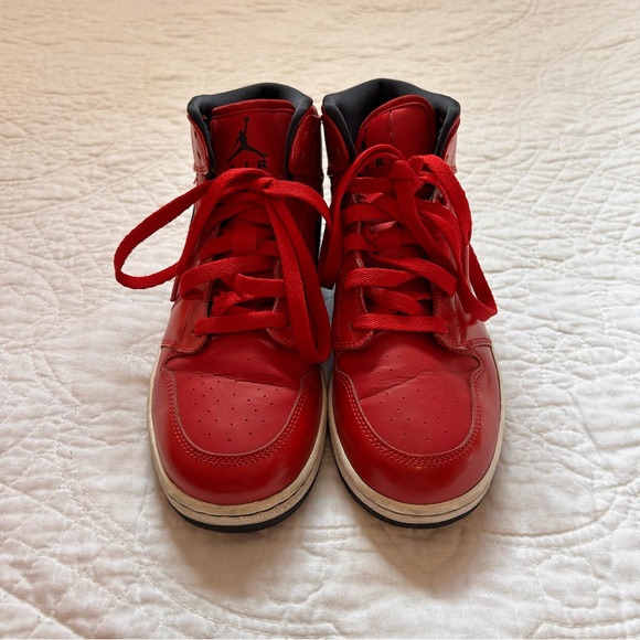 Air Jordans red Size 5 Youth - Picture 4 of 7